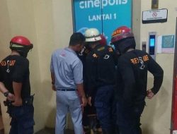 Tiga Pengunjung Terjebak di Lift Transmart Padang, Dievakuasi Cepat Damkar